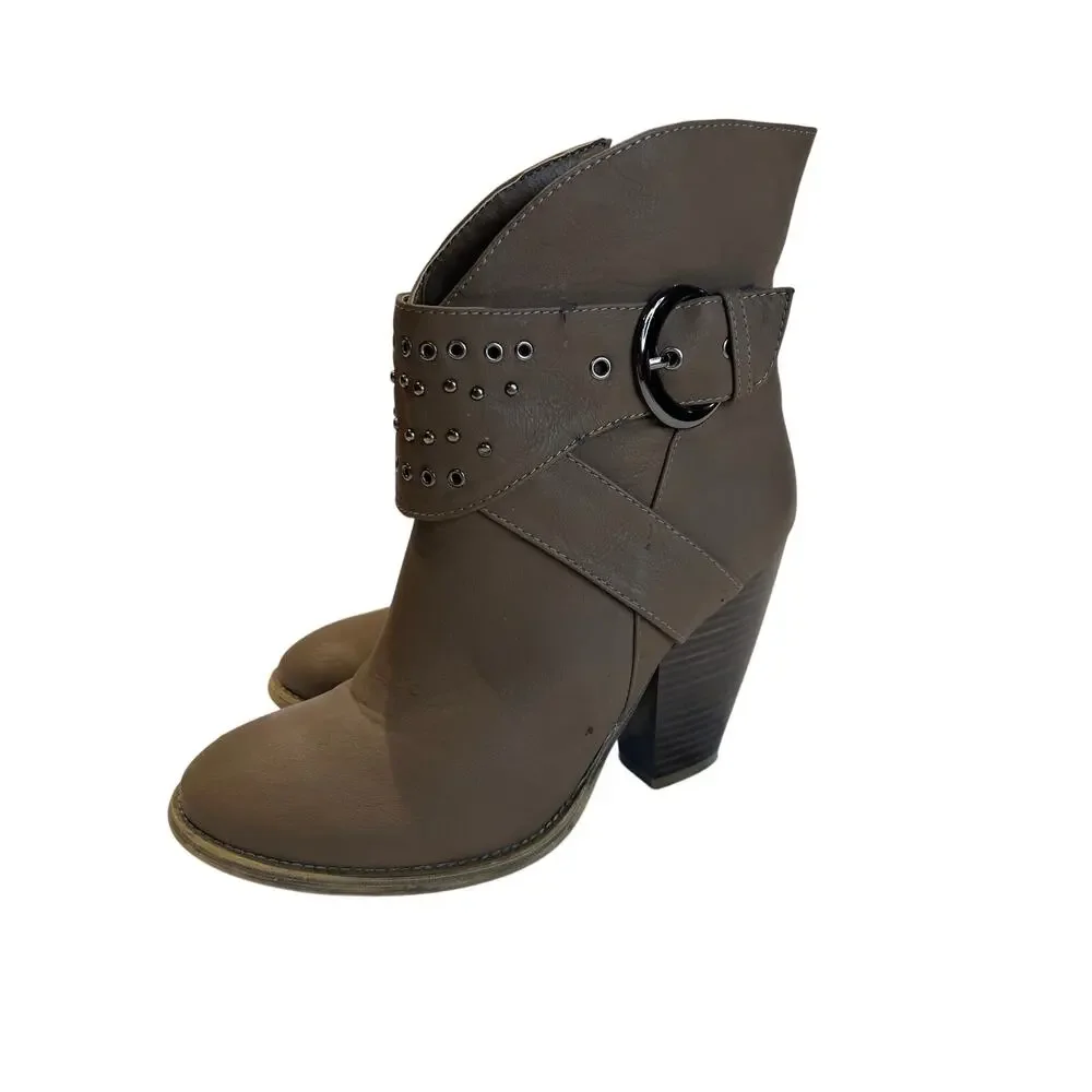 Reneeze Size 7 Faux Leather Heeled Boot - Lined